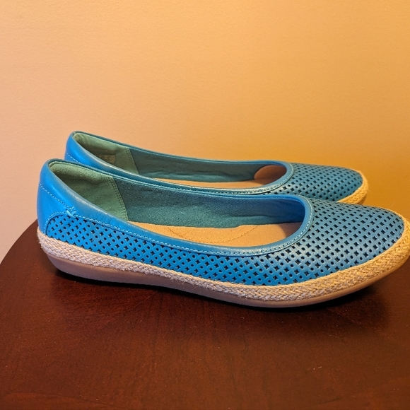 Clarks Women's Turquoise Flats - Picture 2 of 5